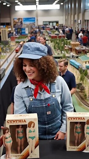 Rare Sighting" Apartment Wrestlers Selling Figs at '80 Train Con