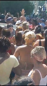 26K views · 751 reactions | El pueblo de #SantiagodeCuba gritaba que no querían oír más discursos, sino la solución a sus problemas. | Martí Noticias | Facebook