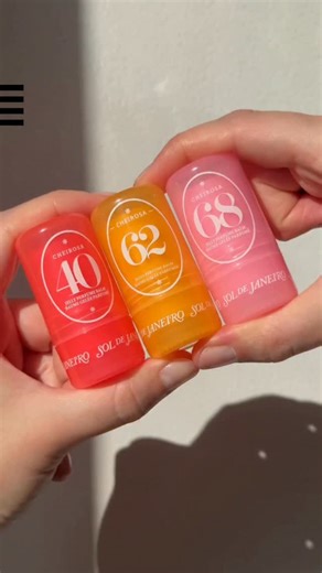 Favorimiz: @soldejaneiro Cheirosa❤️🧡🩷 ​Üç ikonik kokusu artık stick formatta; böylece her an, her yerde yanında 🛍️​ Sadece Sephora’da. ​ #SephoraTürkiye #SolDeJaneiro | SEPHORA