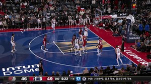 Dunk by Deandre Ayton