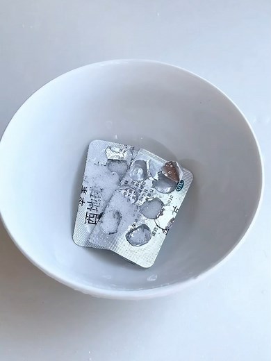 3-Second Foil Hack to Clean Tarnished Silver Instantly!
