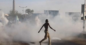 Hundreds protest in Khartoum as government deal delayed | Africanews