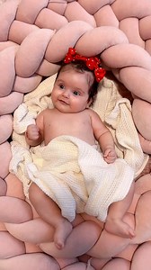 La botezul micuței Anastasia, am intrat într-o poveste! Decorul inspirat din Albă ca Zăpada și cei 7 pitici ne-a făcut să ne simțim ca într-un basm. Roșul intens, baloanele, trandafirii și merele fermecate au completat perfect atmosfera.#babtism #fotografbotez #fotodumbrava #decoration #albacazapada | FotoDumbrava