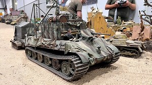 RC model vojenského zásobovacího obrněného vozidla německé armády v akci | Svět RC modelů | Stream