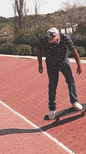 Concrete Swells are hard to ride 🛹🌊 Hydroponic Surfskate Team with @benjisurfer @morasol @iker_gr8 @laspatinetas_sergi | hydroponic