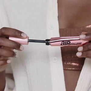 18K views · 112 reactions | Pink is the new black.  Luce unas pestañas con mega volumen, mega impacto y una sensación mega liviana con la NUEVA Air Volume Mega Mascara.  | L'Oréal Paris | Facebook