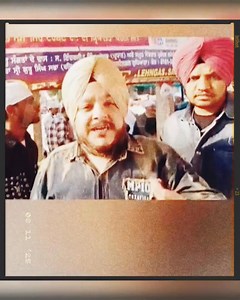 लुधियाना में 13 रुपये की शर्ट के ऑफर से हंगामा मच गया। सोशल मीडिया पोस्ट देखकर हजारों लोग दुकान पर पहुंच गए। भीड़ बढ़ने पर दुकानदार ने दुकान बंद कर दी, जिससे लोगों ने हंगामा किया और धक्कामुक्की हुई। दुकानदार का कहना है कि ऑफर सिर्फ पहले 50 ग्राहकों के लिए था, पर भीड़ बेकाबू हो गई। पुलिस ने मौके पर पहुंचकर स्थिति संभाली। #Ludhiana #Punjab | K9media