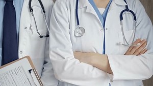 Professionelles Gesundheitsteam in Uniform. Zwei Ärzte: Stockvideos & Filmmaterial (100 % lizenzfrei) 3469299573 | Shutterstock