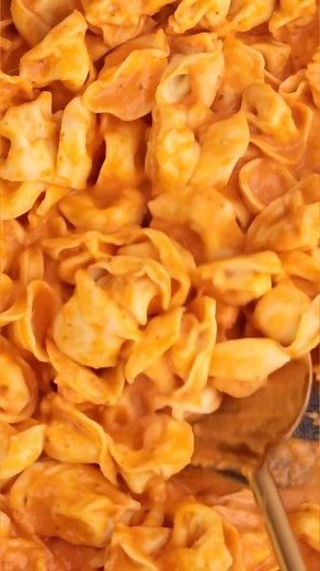 Turn BUITONI Marinara into a creamy sauce for tortellini to make an easy kid friendly meal! You’ll need… 15 oz BUITONI Marinara Sauce 1 cup heavy cream 20 oz BUITONI Three Cheese Tortellini 1/4 cup BUITONI Shredded Parmesan Cheese Directions: BLEND BUITONI Marinara sauce with immersion blender or food processor until smooth. PLACE blended sauce in large pan over medium heat and add heavy cream. Stir to combine PREPARE tortellini according to package directions. Drain and add to sauce. ADD BUITON