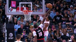 Walker IV throws down ferocious dunk over Perry