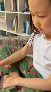 Дүү минь МОНГОЛ БИЧГЭЭ ийм сайхан сурч байна миний бүтээсэн MNG KIDS апп дотроос :-) | Argabileg