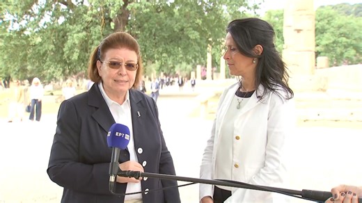 📌 Δηλώσεις της #ΥΠΠΟ Λίνας Μενδώνη και της Ελληνογαλλίδας Υφυπουργού Εξωτερικών της Γαλλίας, αρμόδιας για την ανάπτυξη και τις διεθνείς συνεργασίες, Χρυσούλας Ζαχαροπούλου, για την τελετή αφής της Ολυμπιακής Φλόγας 🗣 Λίνα Μενδώνη: «Σήμερα το φως, η φλόγα από την Αρχαία Ολυμπία θα ταξιδέψει στο Παρίσι για τους Ολυμπιακούς Αγώνες, επισφραγίζοντας για ακόμη μία φορά τους ιδιαίτερα στενούς δεσμούς Ελλάδας - Γαλλίας». 🗣 Chrysoula Zacharopoulou : «Αυτή η φλόγα σε μία δύσκολη περίοδο για τον κόσμο θ