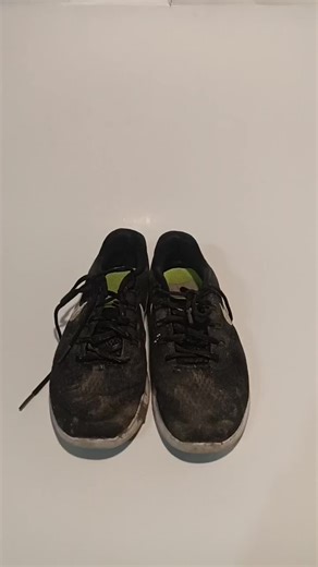 moviendo el booty🎵 #cleanmaker #sneakers #cleaningsneakers #view #moviendoelbootty #actitud #monterreynuevoleon