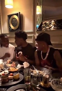 🇫🇷 TIAKOLA x WIZKID 🇳🇬 Les deux artistes étaient ensemble à Paris hier soir 🔥 #Tiakola #Wizkid #Melo | Tiako fans