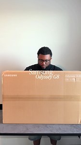 Unboxing the Samsung Odyssey G8 Monitor