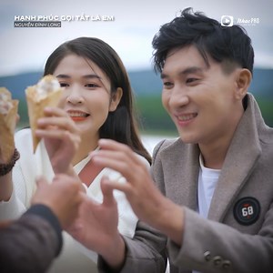 Hạnh phúc không phải một người vì bạn mà bỏ cả thế giới. Hạnh phúc là một người vì bạn mà sắp xếp lại thế giới ‎❤ | NhacPro