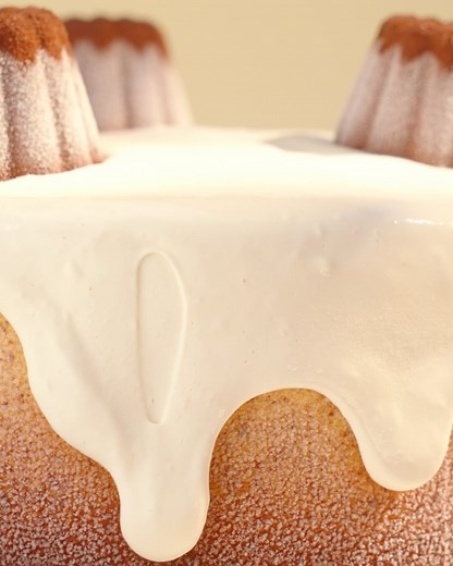 Chúc mừng năm mới bánh mới: Cannelé Caramel Ice Cream Cake❄️🎂 Với salted caramel sauce, vanilla parfait, lady fingers, cannelé cake, dulcey chocolate velvet. Ít ngọt. Không hương liệu nhân tạo. Bảo quản trong tủ đông đến 1 tháng. 16cm. 620.000đ - Our best-selling cannelé is now available as an ice cream cake. With salted caramel sauce, vanilla parfait, lady fingers, cannelé cake, dulcey chocolate velvet. All homemade. No artificial flavors. Less sweet. Keep up to 1 month in the freezer! 16cm. O