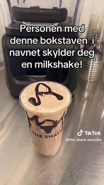 Personer med spesielle bokstaver skylder milkshake