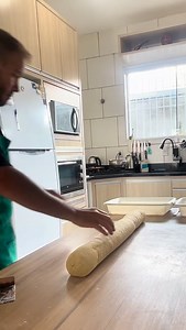 Gnocchi não vende por acaso 🍝 Vende quando existe processo. Corte certo, padrão, controle no cozimento e resultado que se repete. É assim que a massa sai da cozinha e vira fonte de renda. 👇 Quer saber mais? Links na bio #ACozinhaDoFabinho #MassasArtesanais #GnocchiCaseiro #EmpreenderNaCozinha #Reels | A Cozinha do Fabinho