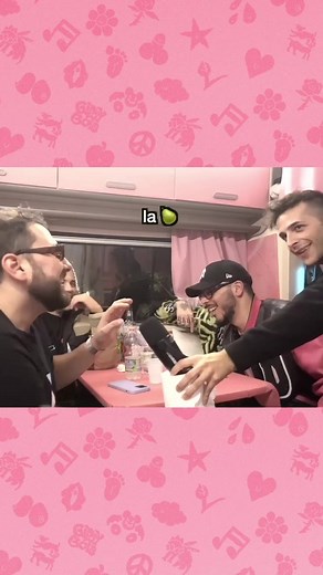 Nello e i feticci per la scollatura al Salone di Rosa