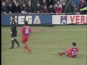 27 years ago today, Eric Cantona kung-fu kicked a Crystal Palace fan at Selhurst Park. #MUFC | UTDReds