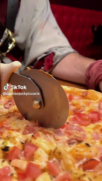 Rodízio de Pizzas no Capitão Jack: Uma Experiência Pirata
