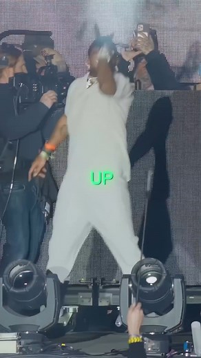 12K views · 470 reactions | TAKE A STEP BACK AO VIVO  #xxxtentation #xxxtentacion #xxxtentacionedits #skimasktheslumpgod #takeastepback #ishowspeed #rap #edit #trap #music #edit #explore #trapmusic #explorepage #trapbeats #traplatino #trapbrasil #explorar #musica #traphouse #trapbr | TRAP VIBES | Facebook