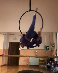 72 reactions | We love this splits combo from @shee_b_!  #aerialhooptricks . . . #lifegoals #aerialfitness #circusfitness #bendy #circuseveryday #cirqfit #aerialhoop #trapeze #aerialhoopartist #aeriallyra #lyra #aerialofig #aerialtraining #strong #lyrahoop #aerialhooptransitions #circusarts #circus #aerialhooptricks #aerialtricks #aerialdance #aerialist #aerialartsassoc #fortheloveofaerial #aerialapparatus #aerialarts | Aerial Hoop Tricks | Facebook
