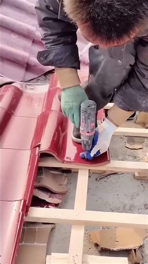Roof red glazed-tile installation process