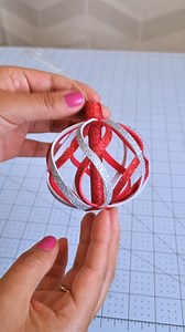 Adornos navideños de Foami ✨🎄 esta esfera es nuy fácil de hacer y te sirve para decorar en esta navidad ✨ #manualidades #navidad #HazloTuMismo #decoracion | Divas Creativas