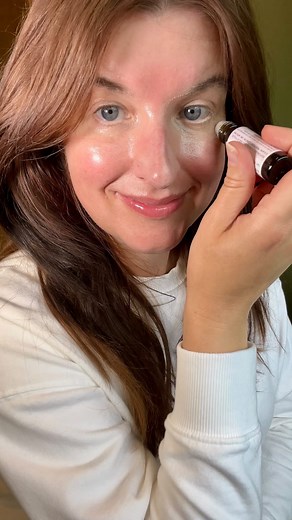 4 comments | Puffy under eyes and eye bags? Grab your depuffing replenishing eye oil and try this daily hack - let us know how you get on ❤️ #EyeBagHack #BeautyTips #SkincareRoutine #EyeCare #UnderEyeBags #BeautyHacks #SkincareTips #GlowUp #SelfCare #PositiveAgeing #SkinCareSecrets #EyeBagSolution #HealthySkin #SkinCareRoutine#depuffingeyeoil#puffyundereyetips | Honey Bee Beautiful | Facebook