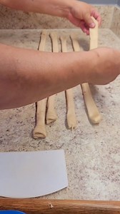 55K views · 2.8K reactions | Como hacer este delicioso pan danés 2 tazas de harina 15 gr de levadura seca 55 gr de mantequilla 55 gr de azucar Vainilla al gusto 1 huevo 50 mililitros de agua Amasar bien Tiempo de horno 150 grados sentigrados x 25 minutos ver el procedimiento en el video Muchas gracias | Panadería paso a paso con Sergio López | Facebook