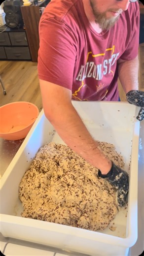 German bread, the flaxseeds smells so good 🤩 #sourdough #bullheadcity #fortmohave #bullhead #bread #sourdoughbaking #smallbusiness #breadmaking #bullheadcityaz #arizona #german #auswandern #usa #love | The German Baker