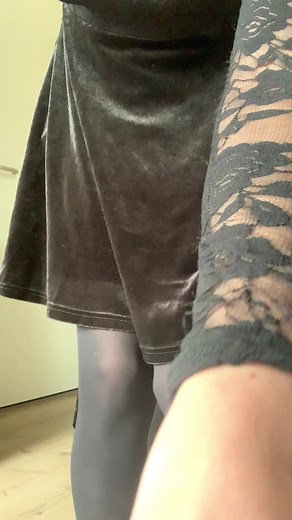 Un vestido negro para femboys: estilo y confianza