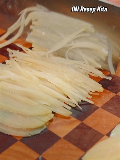 Asam, Pedas, dan Lezat! Tumis Kentang Praktis dalam 10 Menit #IniResepKita #tutorial #tutorialmasak #asmr #resep #masakan #masak #kentang #salad #resepsimple | INI Resep Kita