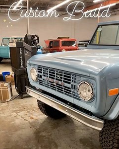 🔧Custom Ford Bronco frame off restoration. Build your own starting @ $89k 📭 DM for more details 🙂 . . . #earlybronco #classicbronco #fordbronco #bronco #classiccars #fordtrucks #fordtruck #classicfordbroncos #classictrucks #fordsofinstagram #vintage4x4 #vintagetrucks #vintagetruck #vintagebronco #vintagebroncos #restomod #boxwoodgreen #brittanyblue #wimbledonwhite #grabberblue #trucksofinstagram #lubr #classictruck #cargram #seafoamgreen #coyoteswap #sema #semashow | VintageModern