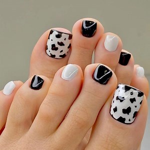 [Hot Item] Summer Black and White Leopard Print Toenail Patch False Nails