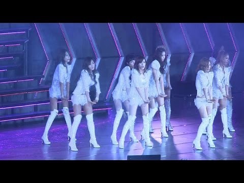 Top S.Korean girl band wows Hong Kong