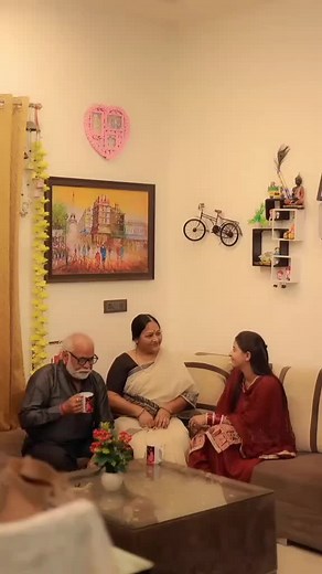Indian family drama: Bhabi gives money, family clash