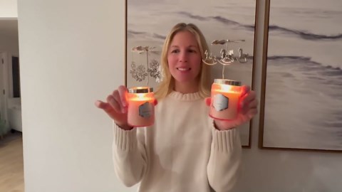 Rotating Soy Wax Candle Gift Set for Women, 2 Pack Rose & Lavender Scented Candles with Carousel Holder, Long Lasting Aromatherapy Candles for Home, Perfect Holiday & Christmas Gifts (Pink, 11 oz)