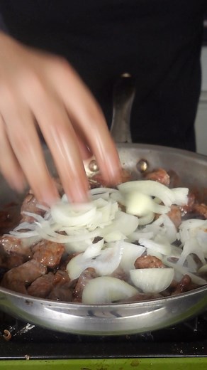 WHAt!! BEEF STEW TACOS 🌮😳 #easyrecipe #comfortfood #beefstew #easyrecipes | Cesar Reyes