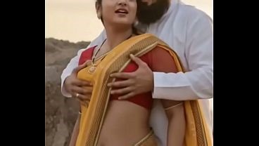 Desi bhabhi saree boobs press romance