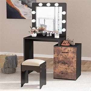 [Hot Item] Dresser with Small Light Bulb in Cloakroom