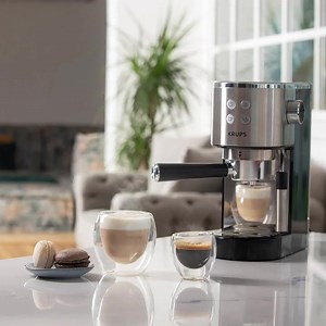 Un café comme vous l'aimez 🥰☕ ! Élégante et très facile d'utilisation grâce à son interface intuitive, son design épuré avec façade Inox, la machine à café KRUPS s'intégrera facilement avec votre intérieur. Disponible dans tous vos magasins Virgin Megastore, l'espace de toutes vos envies ou sur www.virginmegastore.ma 📦 📍Virgin Megastore @anfashopping et Parking Carrefour Sidi Maarouf - Casablanca 📍Virgin Megastore Hay Riad (Kitea Géant) et @arribatcenterofficiel - Rabat 📍Virgin Megastore @m