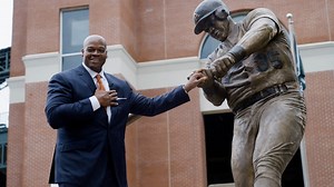 Auburn unveils statue of Frank Thomas at Plainsman Park