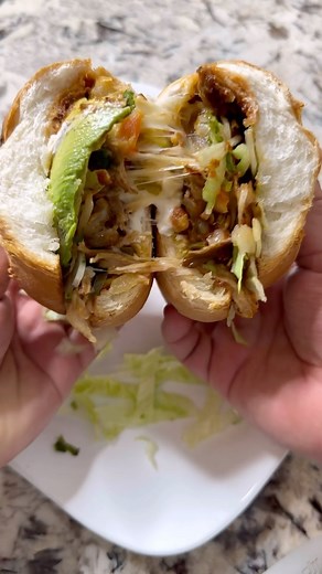 Torta de Carnitas🔥 #freddsters #torta #carnitas #mexican #sandwich #receta | Freddsters