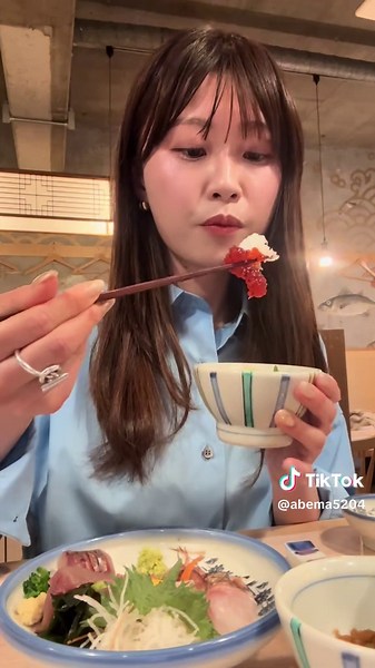 仕事終わりの一人居酒屋カウンター飲み