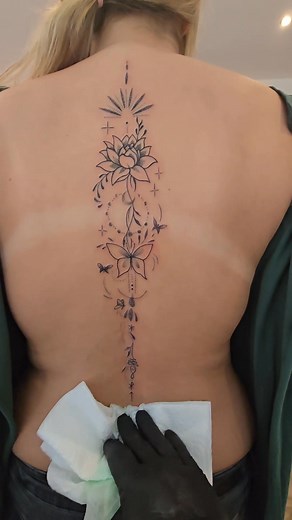 Un joli petit dos 😁😁😁😁 | Python ink tattoo