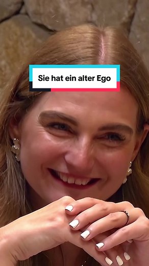 Wer hat noch ein Alter Ego? | First Dates Hotel Clip