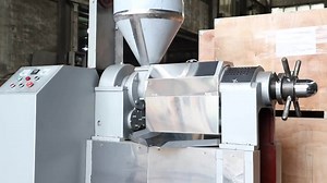 Cold and Hot Press Oil Extraction Machine 200 Kg/hour Capacity for Sesame Cooking Oil Making  Soybean Oil Press Machine